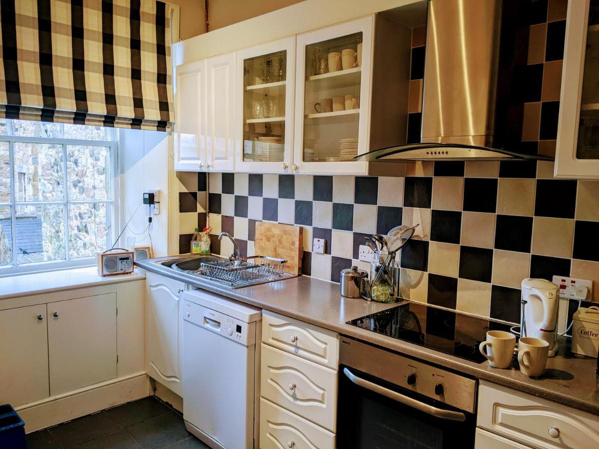 Huge 4 Bed Apt - Perfect Base To Explore The Borders เจ๊ดบะระ ภายนอก รูปภาพ